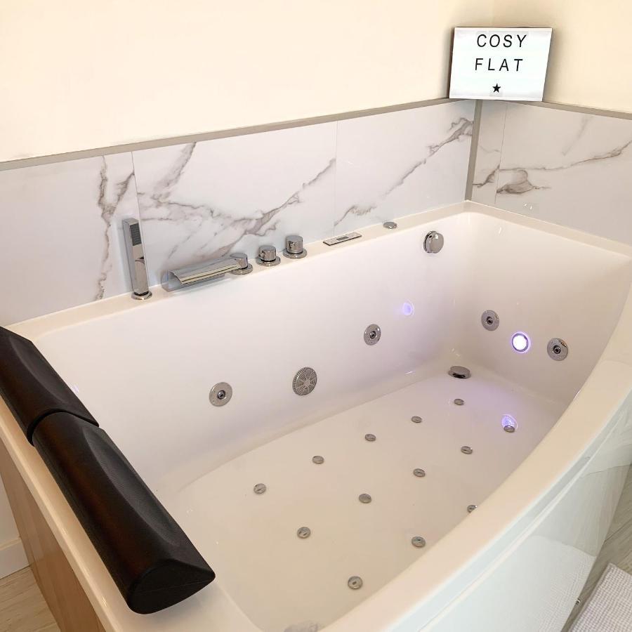 La Marquise - Cosy Flat - Jacuzzi - Senlis Apartman Senlis  Kültér fotó